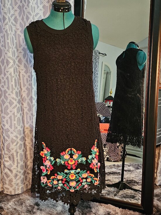 Neiman Marcus Dresses & Skirts - Neiman Marcus Embroidered Black Sleeveless Textured Dress – Size L